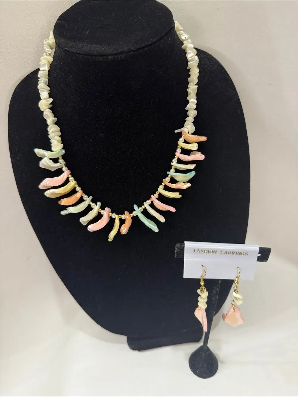Pastel Shells & Pearl Beads 20 In Necklace Matching Pierced Earrings Multicolor